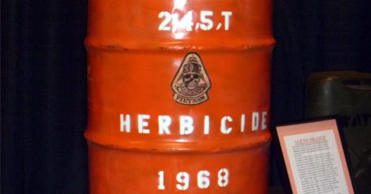 Why did vietnam war start picture